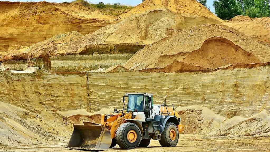 песок добыча.