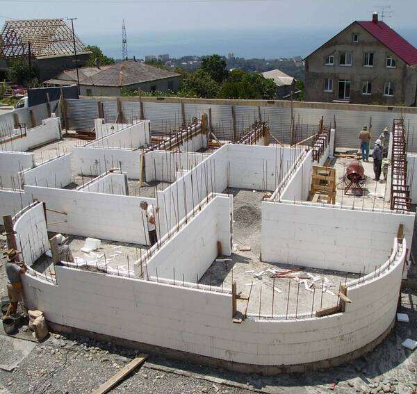 Применение технологии литья бетона при монолитном домостроении